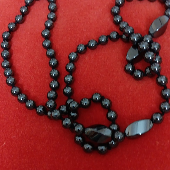 NWT hematite necklace and earing set from the early 60s - Picture 4 of 6